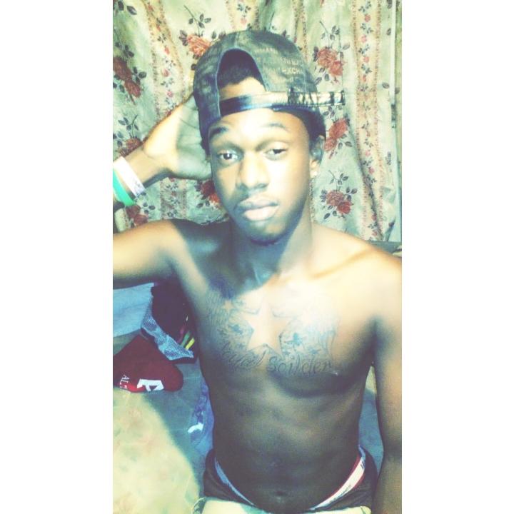 Ifresh_Miller's profile picture. IG-Kxnq_Miller||Facebook: Brian A. Miller 
Jamaican❤✌
Killin' em since '95,Cricket ❤
J's ❤
Ball star ⚽
follow✌
Yxnq money 
Ame