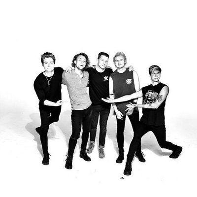 5SOS y nada mas// Español- Ingles// Follow @lulidavidovich