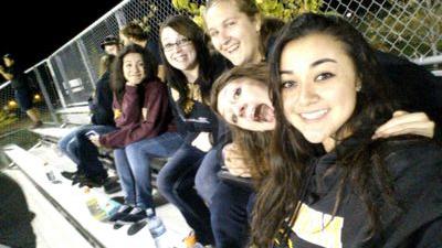 AdriLaniLasti26's profile picture. 