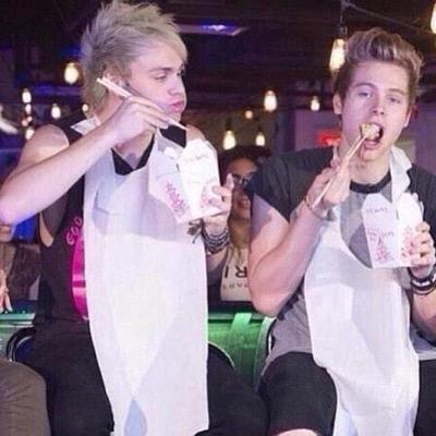 ajkdosj's profile picture. @PAKISSLARRY @savedyessaved