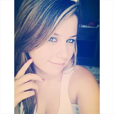 -* Garota teimosa,ciumenta,romântica,as vezes chata,estranha,insuportável,divertida,feliz e infeliz e o principal difícil de entender rs'