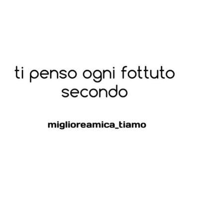 {La vita è un pò come il mare ,non gliene frega un cazzo se non sai nuotare ❤}