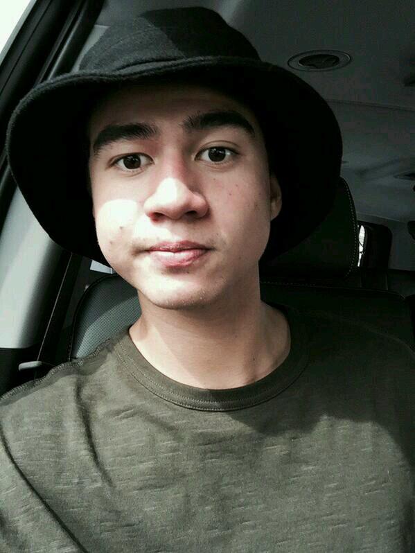 calum hood hates me, simple. 0/4