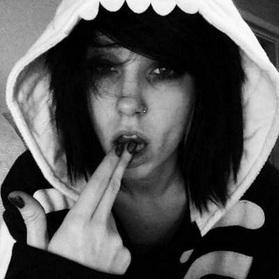 Cassie_Disorder's profile picture. FAT & STUPID. Buscando la perfección