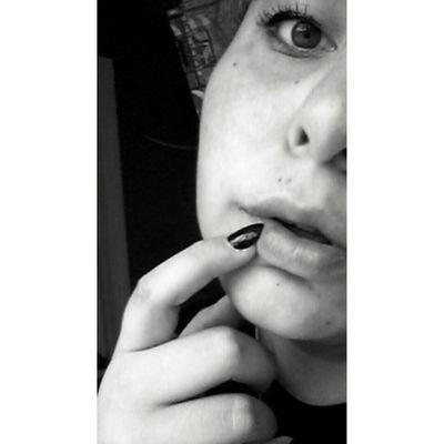 im just a girl from cali that wants michael to follow her and tell her shes beautiful but that will never happen because im really ugly. Im sorry mikey..