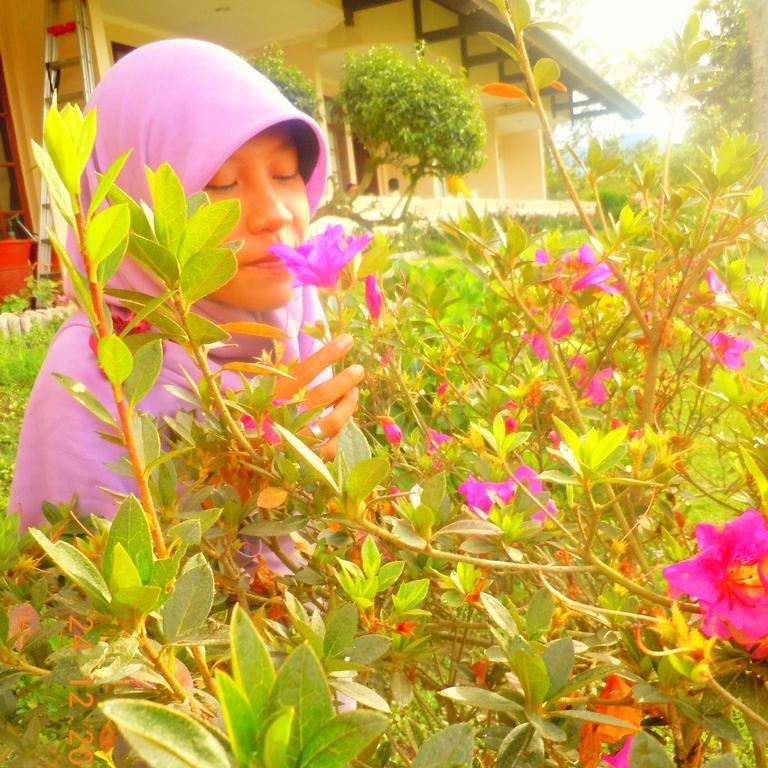 justiajusar's profile picture. hidup itu pilihan, apapun yang membuatmu menangis tinggalkan.. dan apapun yang membuatmu tersenyum pertahankan.. :)