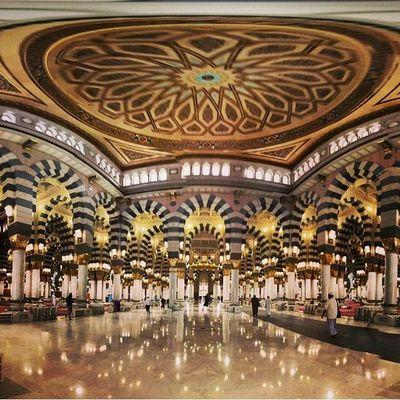 ‏‏‏‏‏جعلت مدح رسول الله معتمدي لعله عند تكفيني يكافيني
 
لا إله إلا الله محمد رسول الله صلى الله عليه وسلم