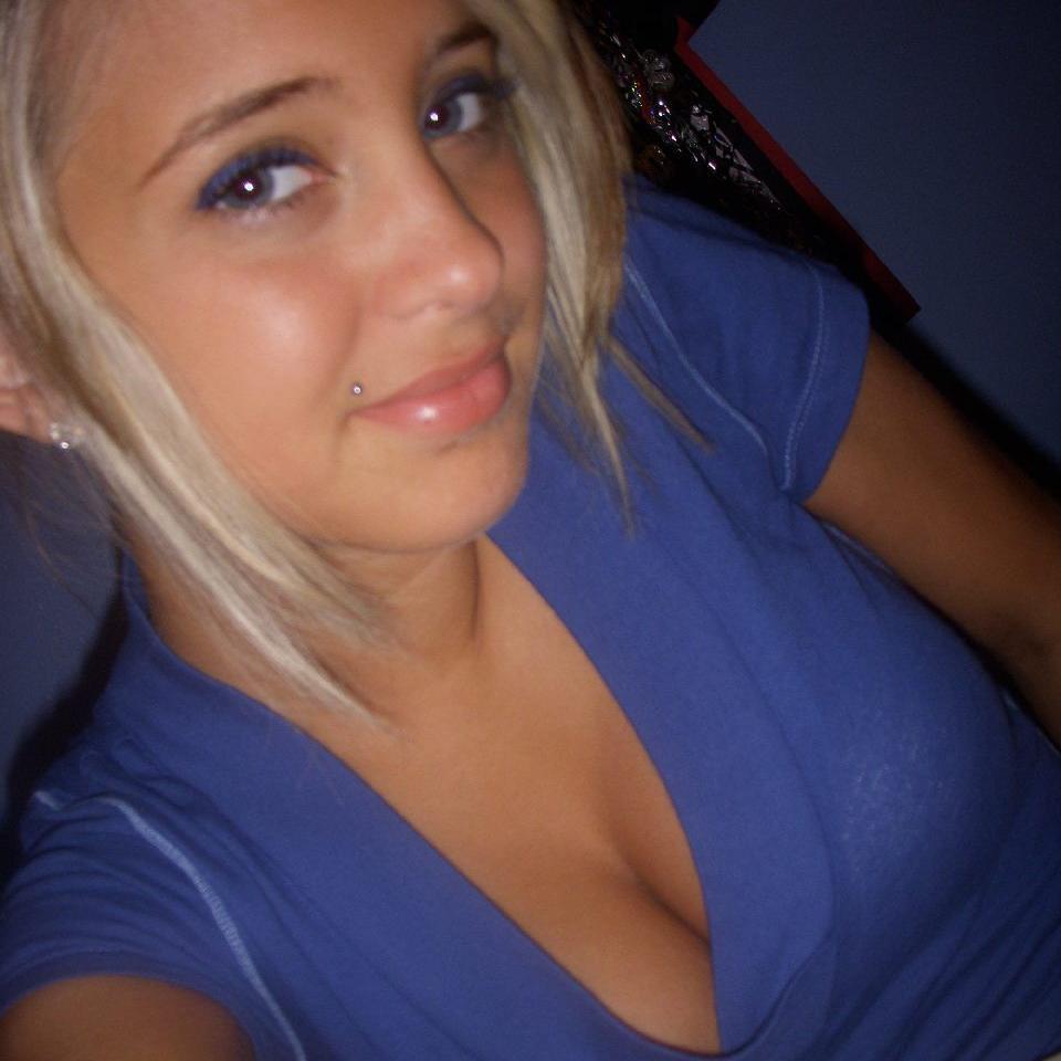 Blonde et voulant vraiment profiter de la vie...Je t'invite à cliquez dessous si tu est d'accord pour une rencontre sexe sans sentiments...