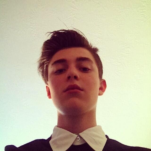 Just greyson chance in my bio:) , JHS 1 ciruas , Pengen balik ke masa masa itu, dimana kebahagiaan itu masih ada (⌣́_⌣̀)
