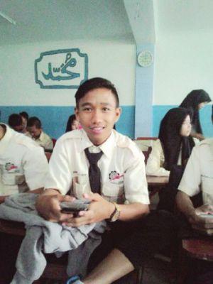 FauziYudo_10's profile picture. 194 vhs g10 || 10 Februari 1999 || Esti Ratnasari 26({}) || Bekasi, Indonesia