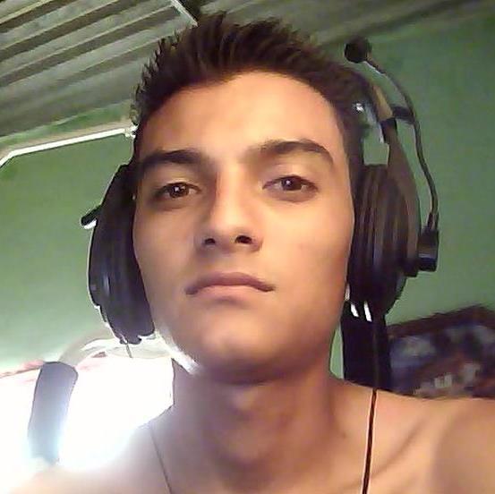 Hijo de Dios, Diseñador Web. Administrador de MundoInteractivo, queriendo dar un cambio a mi pais