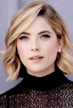 Love reading, watching revenge. Writes on wattpad.                                                http://t.co/sLSkZT3r6h