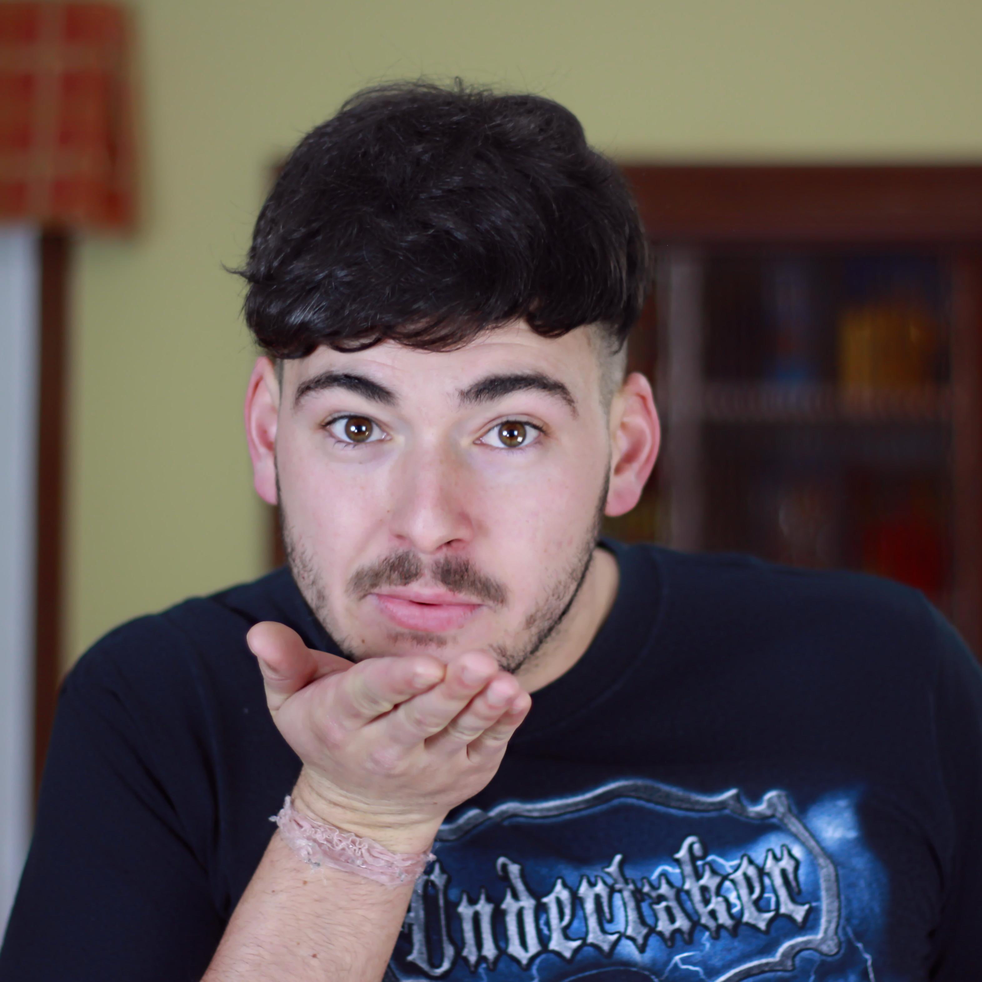Creador de contos e historias audiovisuais.