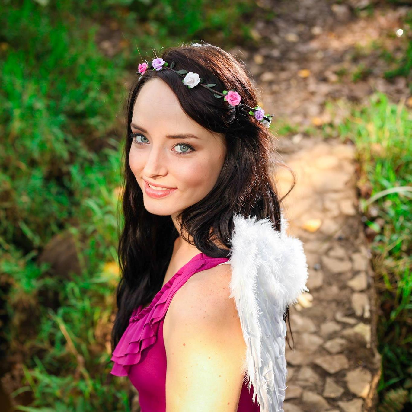 Psychology student. Animal Lover. Miss Earth SA Finalist 2014, Aspiring Model, Avid Gardener, Make-up & Organic Beauty enthusiast. Proudly South African!