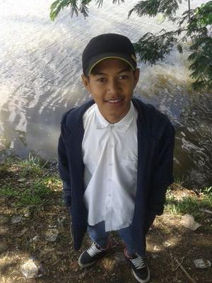 gua si biiasa ajjh... gw nak SLengean yg ROCK 'N ROLL
yG sLaLu PLUR.....!!!! gw anak Bontot yg d'mnja sma
Bunda gw... mkLum gw sdikit ANAK MAMI yg KAMPUNGAN