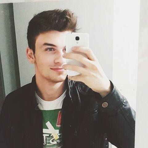 Estudante de Engenharia Civil. Apaixonado por tecnologia.