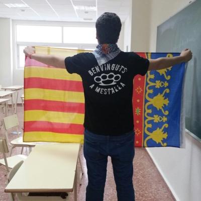 Valenciano pero sobre todo español fiel a unos colores y a una bandera amante del VALENCIA CLUB DE FUTBOL miembro de •CURVANORD• ⚫️⚪️