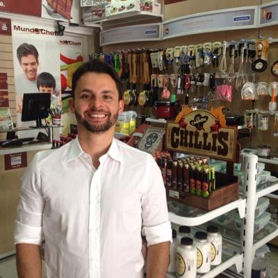 Pai da Júlia, empresário e empreendedor social.