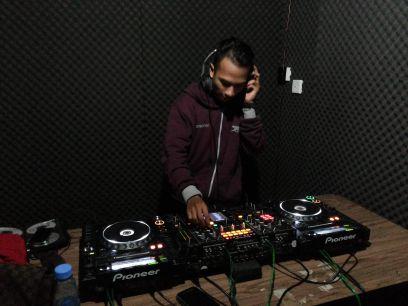 CIVIC | pencinta  musik keras┃@nafasXboros┃▽'cloth ┃ black jacket.Institut sains teknologi nasional '13┃ goonerkampus