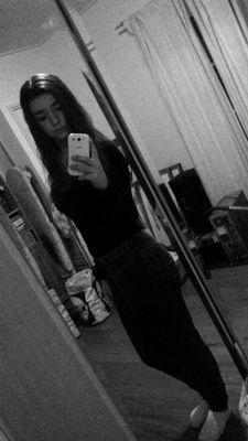 Louiseee_xo13's profile picture. I Don't Give A Fuck