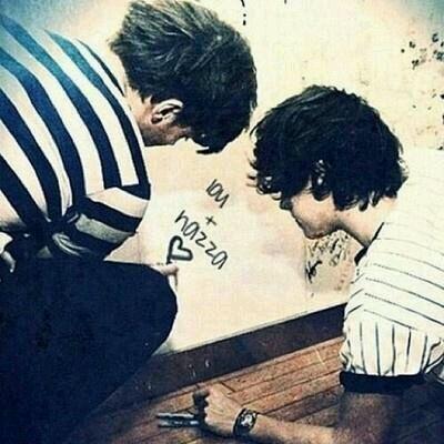 Truly Madly Deeply fall in love with
o(≧o≦)o Louis Tomlinson o(≧o≦)o