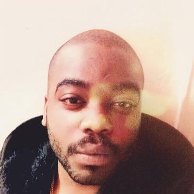 _raresoda's profile picture. look at chu eatin' food