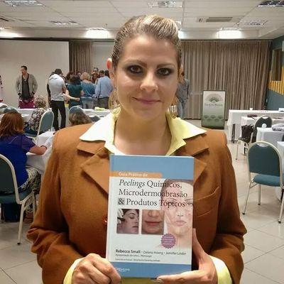 Livros na Área de Saúde Estética