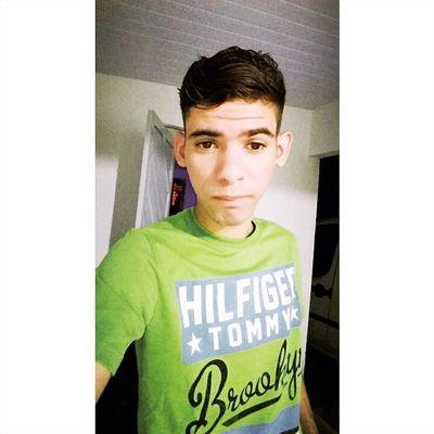 22 years old, brazilian, TI Suport, Surfer, DJ,follow me for +info