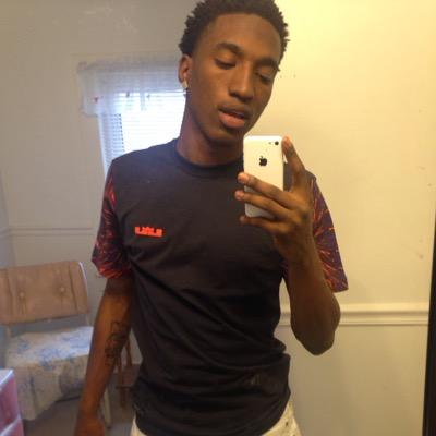 young nigga tryba make it out the hood ‼️follow me tweet me do w.e but #trapsquadd #rip4487dub yrs