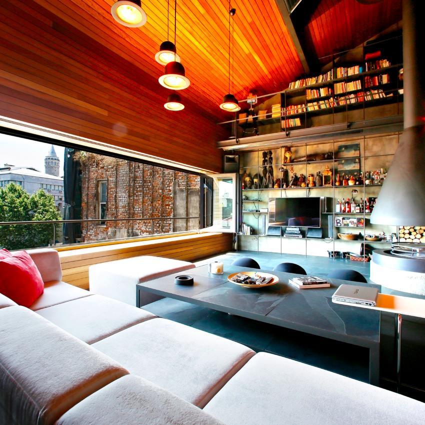 The Urban Terrace showcases interior and architectural designs with a focus in loft spaces, wood and industrial elements. Instagram: urbanterracemag