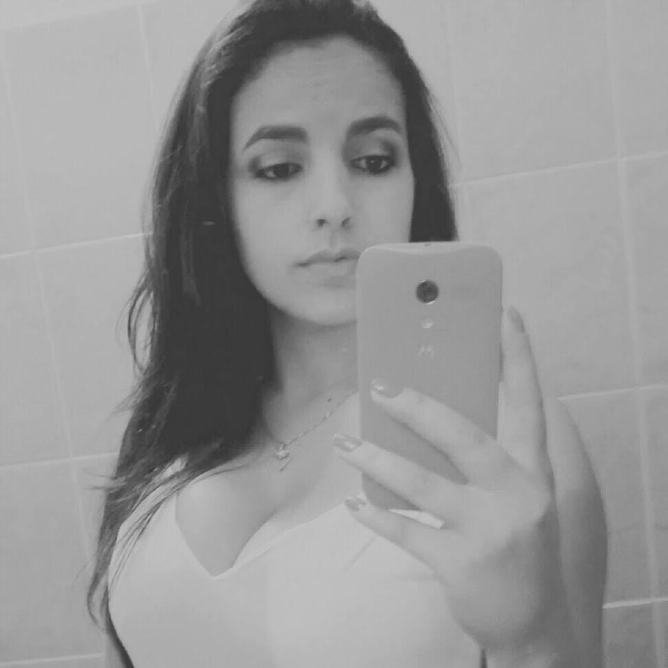 Que Nada Atrapalhe Meu Passo,Faça Perder Meu Riso, Nem Abale A Minha Fé.