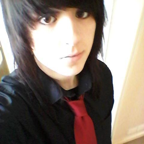 Hi im vienna also known as Vie. (17) i play drums for @HiddenArrivals. I'm very shy and caring person and i love anything rock, punk and hardcore.