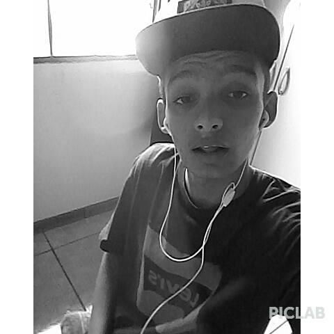 olhar seus olhos acelera meu coração me faz perder a razão ❤  @thaliahresko aqui ;)