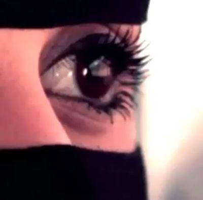 —  ‏ متبآعدين لآ حُضن ولآ لمة يدين☁