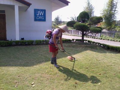lakukanlah yang Bisa menyenangkan orang lain.