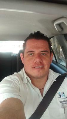 Asesor Inmobiliario, Padre de familia, bohemio, apasionado y muy terco