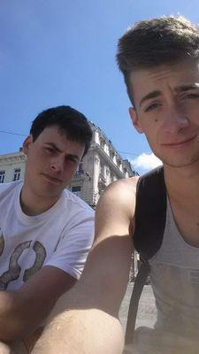 calleeeeem's profile picture. So, this is Twitter, cool.