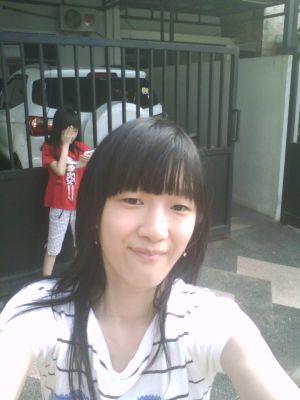 hi my name is erlinda i'm 14 i lived in indonesia surabaya my birthday is on june 8 my favorite band is escape the fate and black veil brides