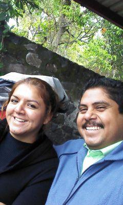AutoExiliado de mi pueblo, Catolico por conviccion, Amante a la antigua, Casado felizmente, Padre de 2, Padrastro de muchos.