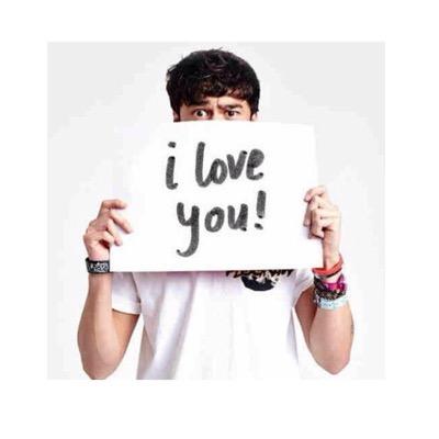 || if he doesnt give you the same feelings you get when the pizza guy arrives, he's probably not worth it ||    -     Michael Clifford