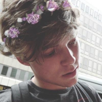 free follow from @fivesaucemoon • ur sunshine loves u •