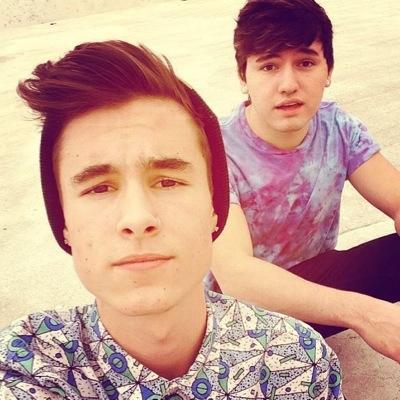 i love kian and justin (jc) there baes there my drug im addicted to them #staycloudy