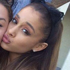 arianasgxld's profile picture. you make it easier when life gets hard