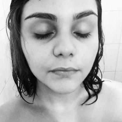 cara de artista, flor de meninas e deusa