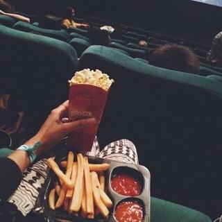 sar_20xs's profile picture. ولا شي بس تابع وانت ساكت :(