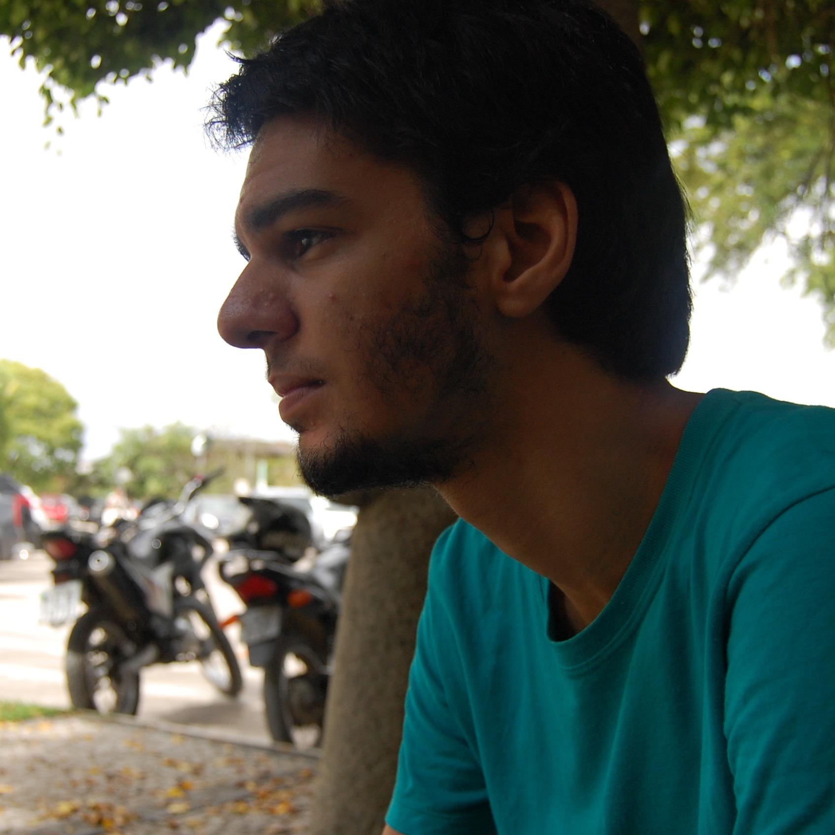 Sometimes crazy, boring and a car lover.. Like pictures and listen a lot of music (if you have something, tell me! :D).