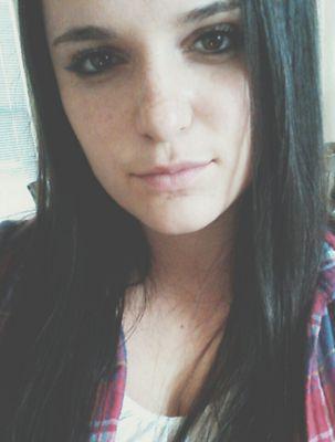 hannn_12's profile picture. dressed in black from head to toe