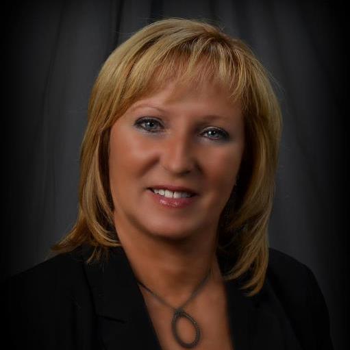 A full time Realtor and professional with over 30 years experience in the industry. 
To get the service you know and deserve, put Robin to work for you.