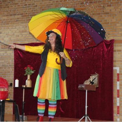 Loves to do #magic for children and young at heart ;-)