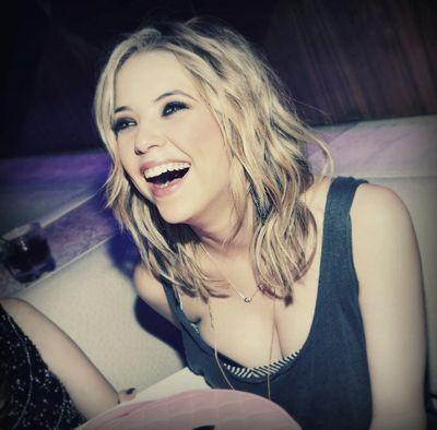 Photos_Pll's profile picture. Nouveau Compte avec pleins de photos sur la série Pretty little liars. 
Photos,Théories, Jeux ..